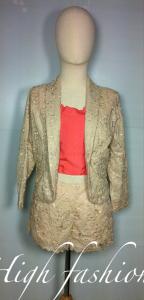 เสื้อสูทลายลูกไม้สีเนื้อ กางเกงขาสั้นลายลูกไม้สีเนื้อ